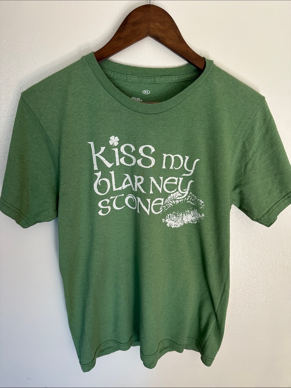 Women’s Green Graphic Tee - 'Kiss My Blarney Stone'